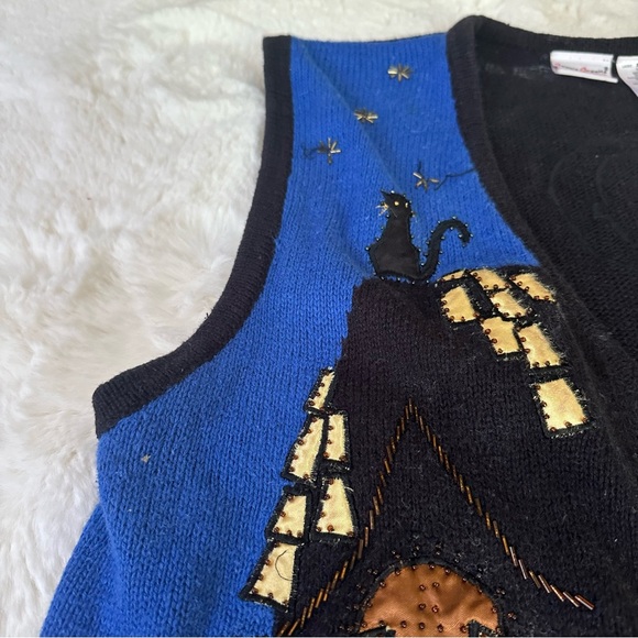 Relisted in my closet! Vintage oversized Halloween Haunted House sweater vest - Picture 5 of 13